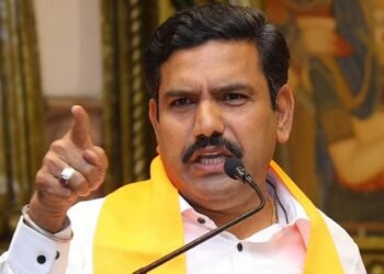 ಕೊಡೋದಕ್ಕೆ ಹಣ ಇಲ್ಲ, ಸಿಎಂ ಪುಗ್ಸಟ್ಟೆ ಘೋಷಣೆ ಮಾಡ್ಕೊಂಡು ಹೊರಟಿದ್ದಾರೆ: ವಿಜಯೇಂದ್ರ