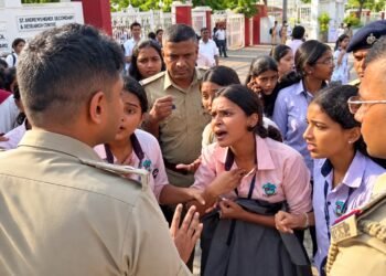 ದಸರಾ ರಜೆ ಹೊತ್ತಲ್ಲೇ ಪದವಿ ಪರೀಕ್ಷೆ-ಮಂಗಳೂರಿನ ಸೈಂಟ್ ಆಗ್ನೆಸ್ ಕಾಲೇಜಿನ ವಿದ್ಯಾರ್ಥಿನಿಯರ ಪ್ರೊಟೆಸ್ಟ್‌